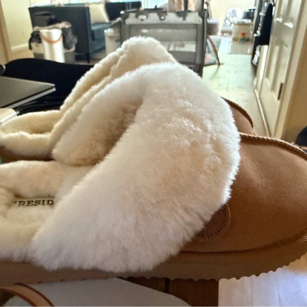Dearfoams Shearling Slippers in Cream and Tan